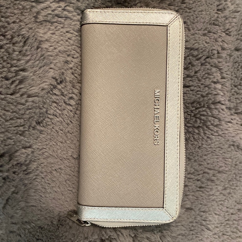 Beautiful Michael Kors wallet